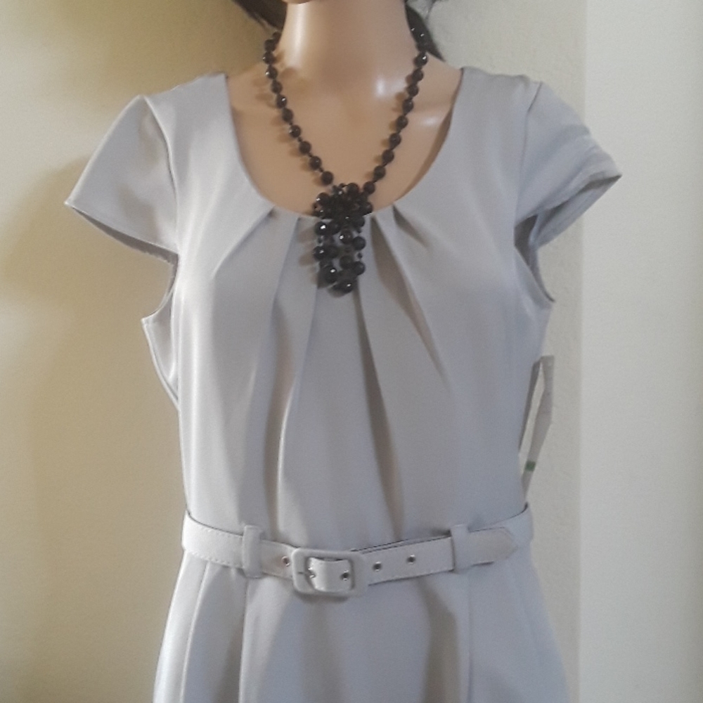 Dress - Picture 4 of 6